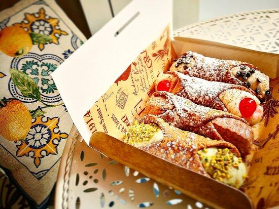 Mr. Cannoli Caffe